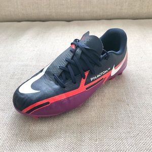 Nike JR Soccer Cleats. Phantom GT sz 2.5